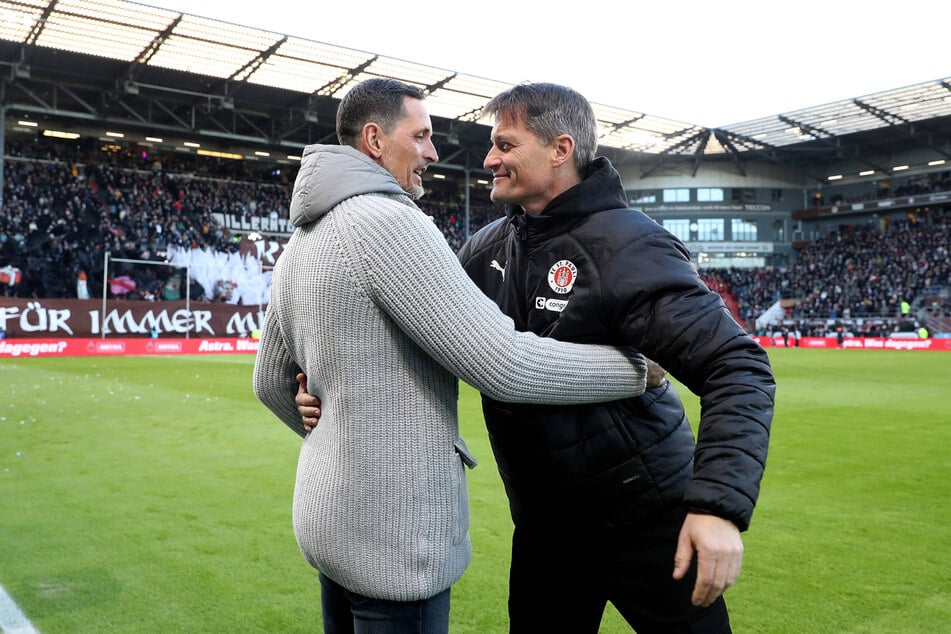 SGE-Coach Dino Toppmöller (44, l.) und St.-Pauli-Trainer Alexander Blessin (51) freuen sich auf ein intensives Duell.