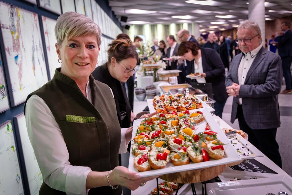 Katrin Flechsig hatte das Buffet-Motto "Europa küsst Chemnitz" ausgegeben.