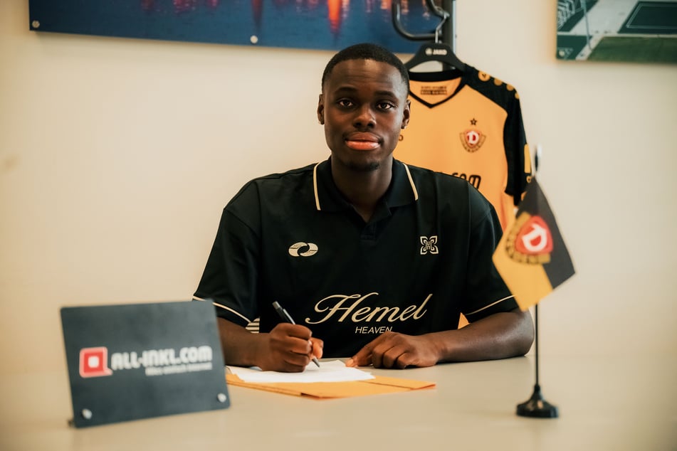 Dynamo Dresden hat Kofi Amoako (20) für die kommende Zweitliga-Saison fest verpflichtet.