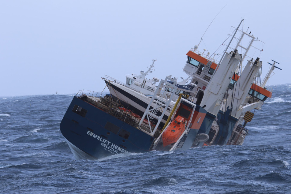 Frachtschiff in Seenot geraten: Unmengen Schweröl und Diesel könnten auslaufen