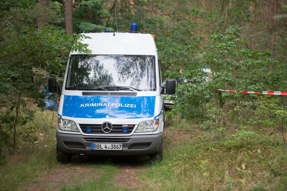 In einem Bunker, der in einem Waldstück bei Oranienburg steht, wurde die Frauenleiche im Juli 2021 gefunden.