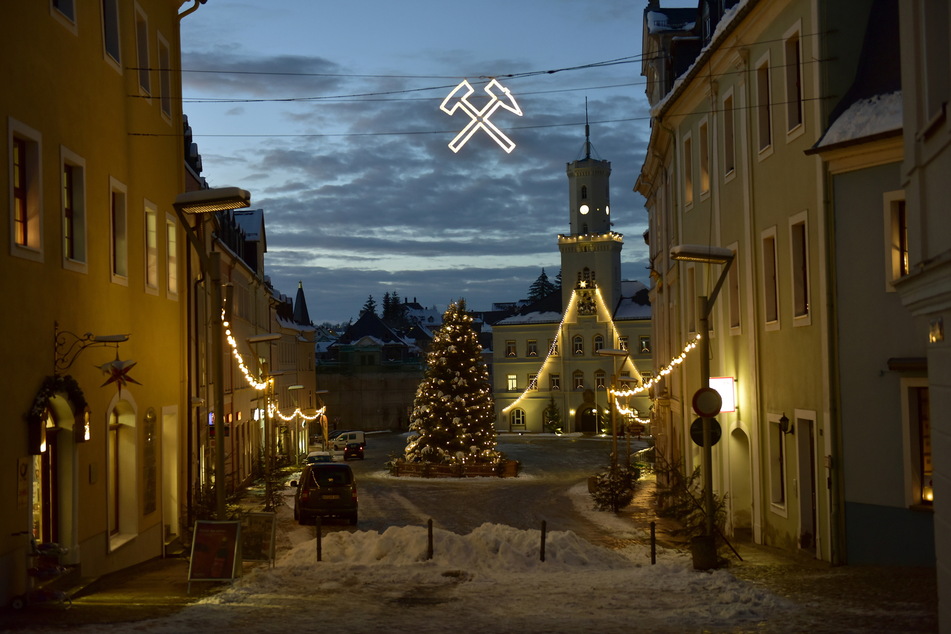 Schneeberg erstrahlt noch bis Mariä Lichtmess (2. Februar) im Weihnachtslichterglanz.