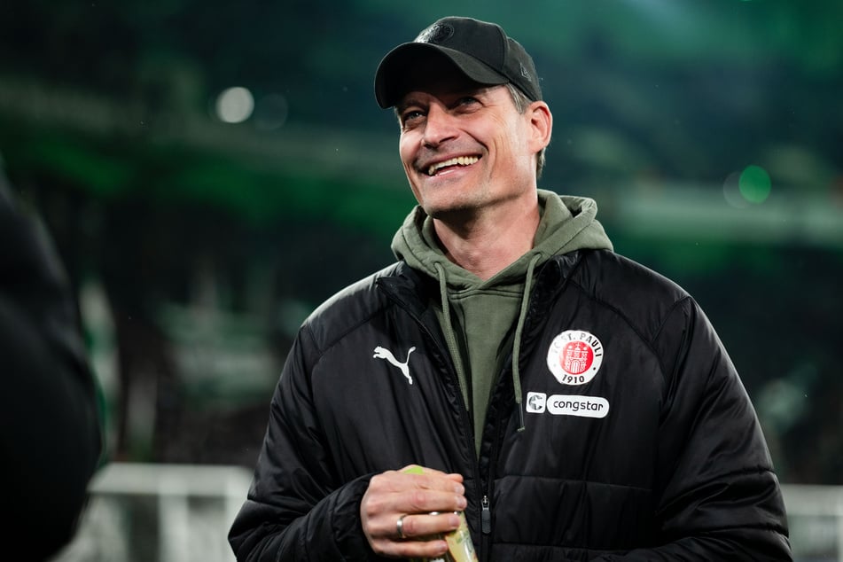 Die FCSP-Rabauken hatten auf ihrer eigenen Pressekonferenz eine ganz spezielle Frage an Cheftrainer Alexander Blessin (52).