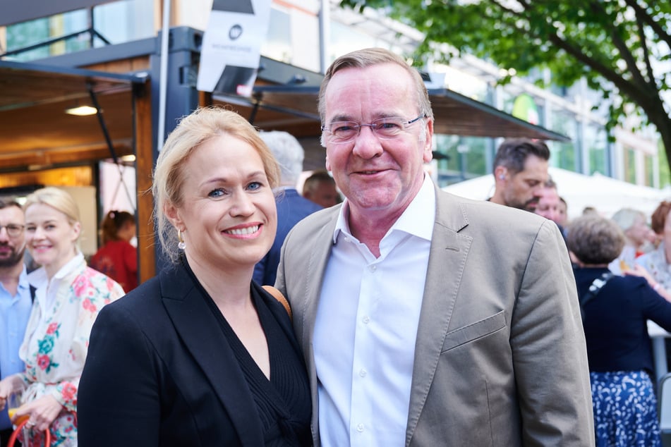 Unter der Haube: Verteidigungsminister Boris Pistorius (63) und seine Partnerin Julia Schwanholz.