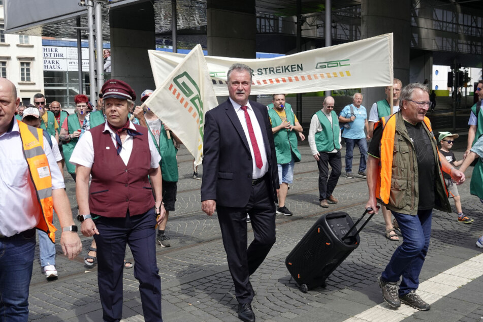 GDL-Chef Claus Weselsky (65) führte die Beschäftigten der City-Bahn schon in die 17. Streikrunde.