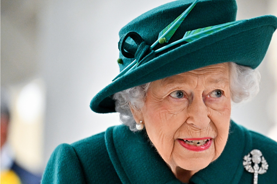 Erster Hochzeitstag nach Philips Tod: Queen feiert allein auf Schloss Windsor