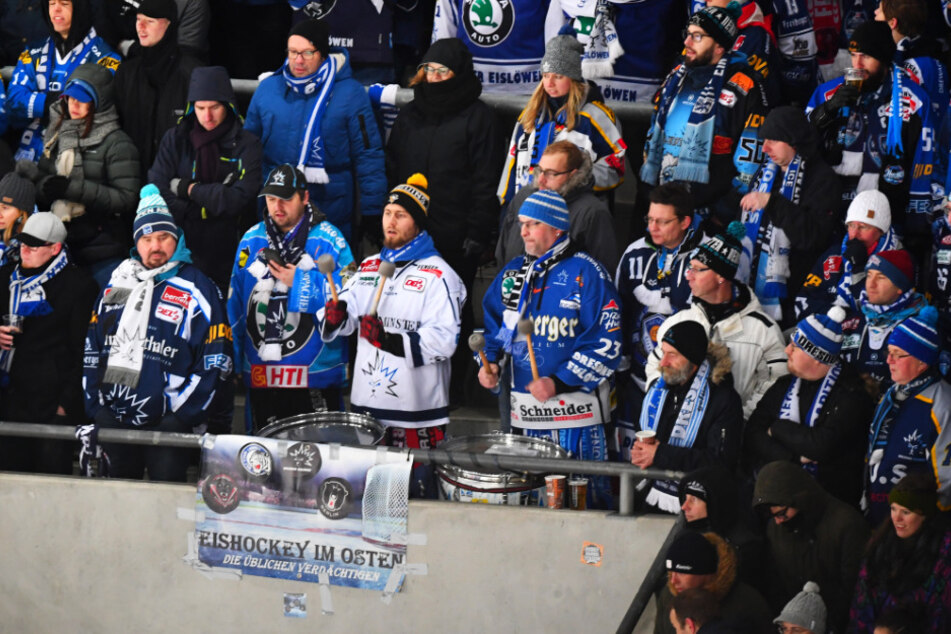 ...und kaufen Geisterspiel-Tickets. (Archivbild)