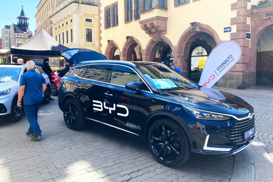 Am 2. und 3. Juli stehen die Modelle BYD ATTO 3, HAN und TANG vorm Brandenburger Tor in Potsdam.