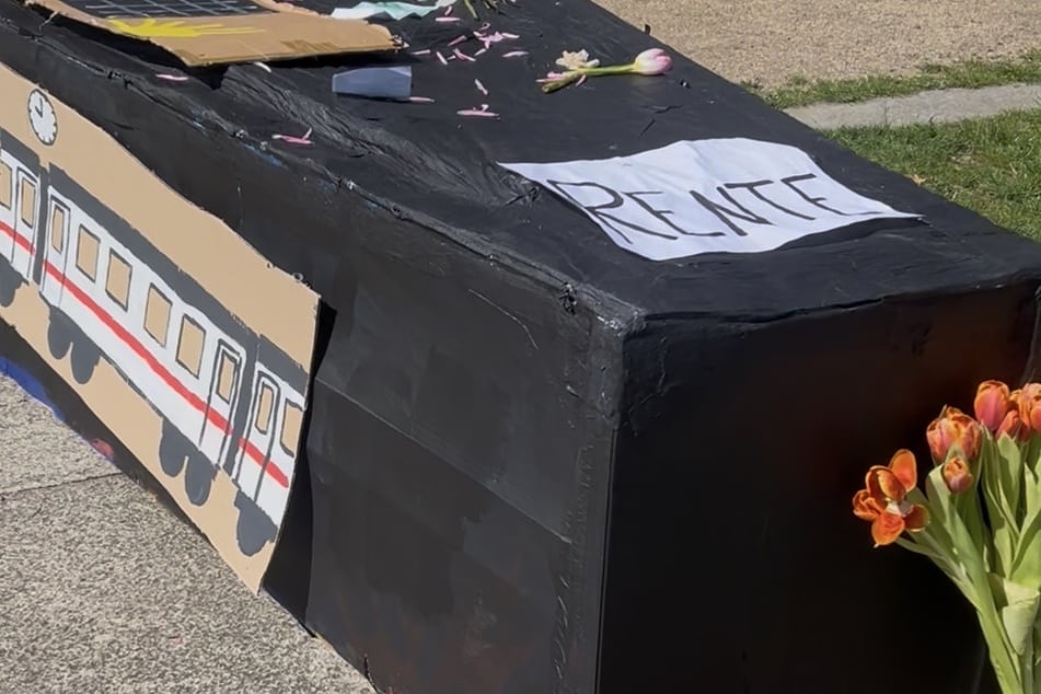 In einem Sarg wurde das Gemeinwohl "beerdigt".