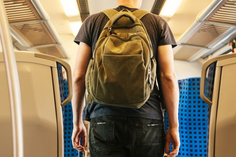 Eine Kontrolle durch Schleierfahnder in einem Zug in Niederbayern hat für einen jungen Mann (25) noch ein Nachspiel. (Symbolbild)
