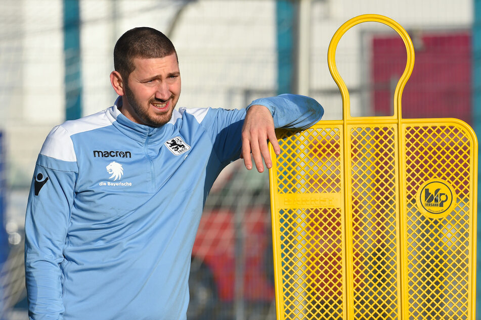 Sascha Mölders (35) hat seinen Vertrag beim TSV 1860 München verlängert.
