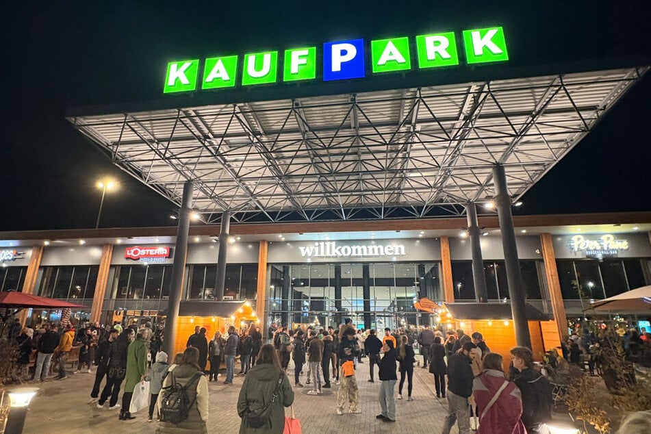 Dresden: Alarm im Kaufpark Dresden: Alle Besucher evakuiert