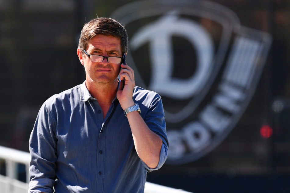Ralf Becker am Telefon: Dynamos Sportchef hat die Mannschaft nach dem Abstieg fast komplett umgekrempelt.