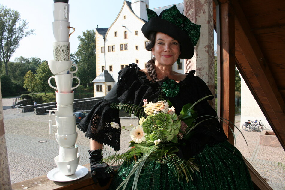 Birgit Lehmann schlüpft an diesem Sonntagnachmittag wieder in die Rolle der Gräfin Frederike von Grünberg.