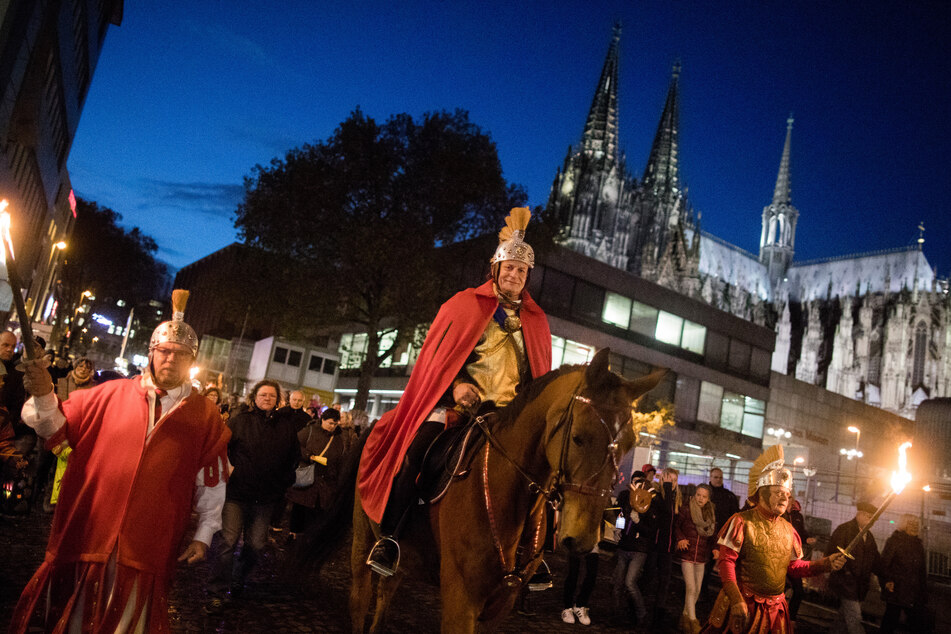 Auch in Köln wird der Heilige Martin wieder durch die Stadt reiten. (Archivbild)