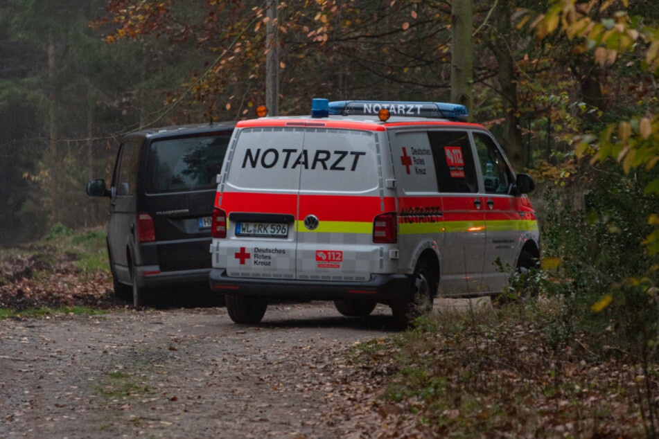 Ein Notarzt versorgten den schwer Verletzten.
