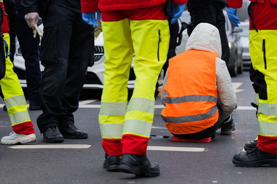Erstmals haben Klimaaktivisten der "Letzten Generation" eine Straße in Jena blockiert. (Symbolfoto)