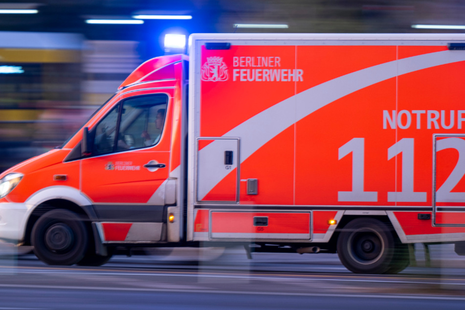 Berlin: Fußgänger landet nach Autounfall auf Intensivstation