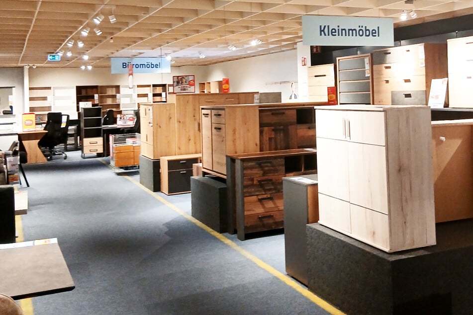 Möbel zum Hammerpreis im Ausverkauf bei ROLLER am Donnerstag (5.2.)