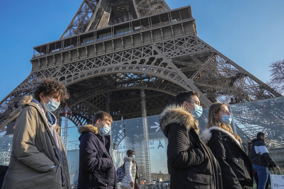 Paris zieht die Corona-Zügel an: Maskenpflicht auch auf offener Straße