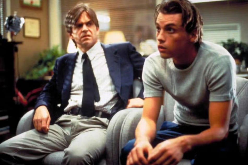 C.W. Morgan und Skeet Ulrich (56, r.) in einer Szene aus "Scream".