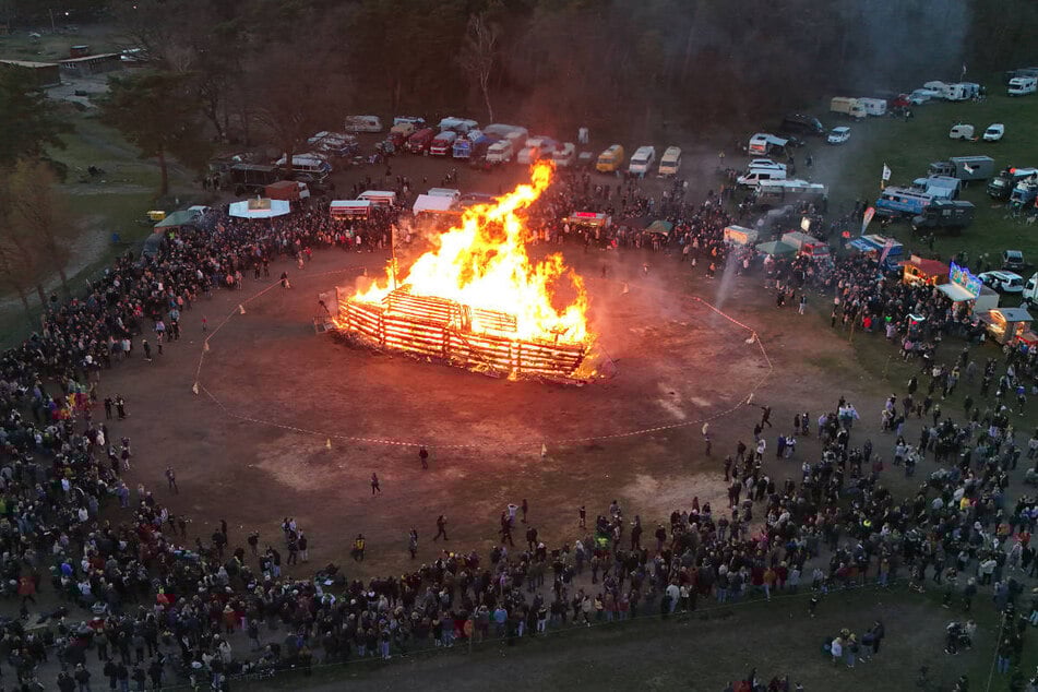 Etwa 1000 Schaulustige haben bei dem heißen Spektakel zugeschaut.