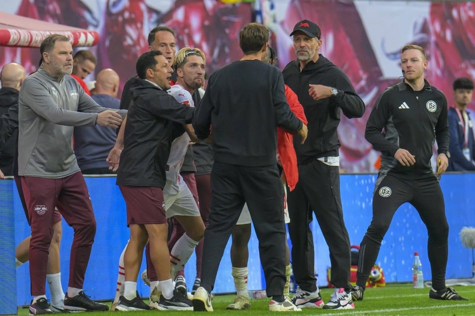 Nach dem Abpfiff hatten sich RB Leipzigs Trainer Marco Rose (48) und SC-Coach Julian Schuster (39) noch ein paar Dinge zu sagen.