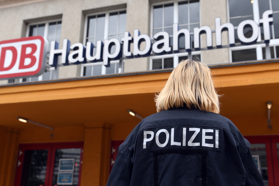 Rassistischer Hintergrund? 35-Jähriger bedroht Afrikaner in Halle mit Messer