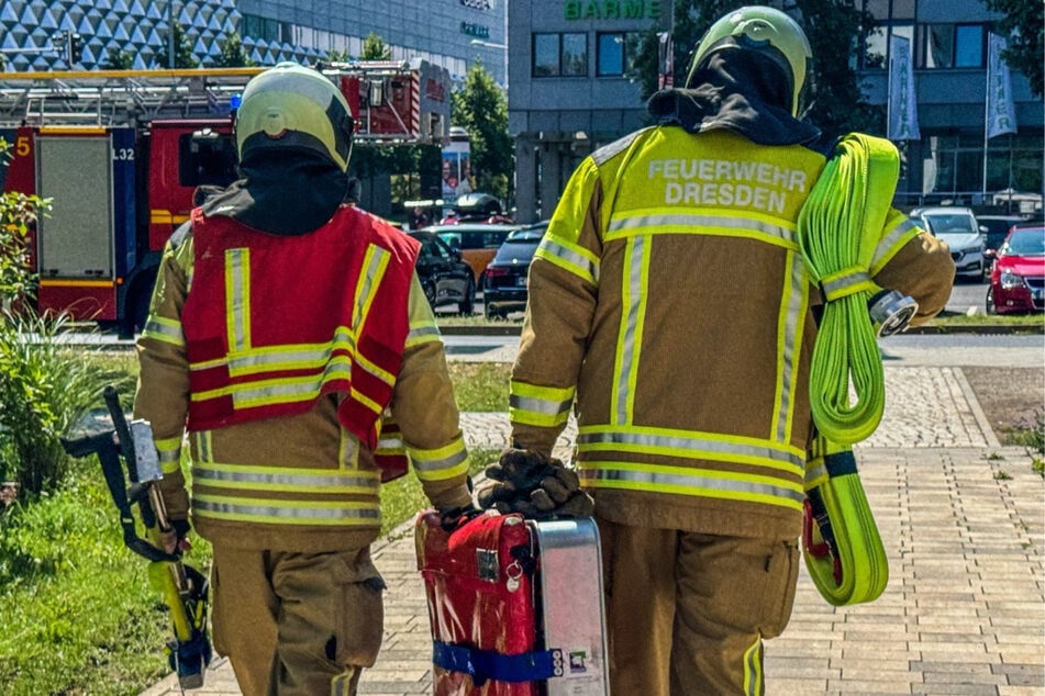 Kameraden der Dresdner Feuerwehr wurden am Mittwochvormittag zur Budapester Straße alarmiert.