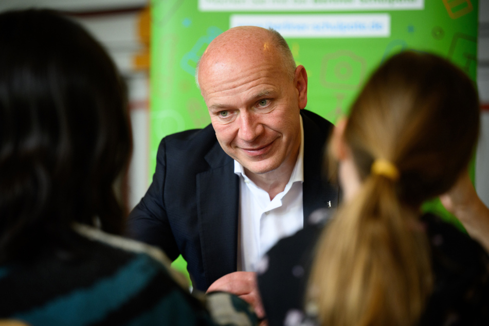 Berlins Bürgermeister Kai Wegner (51, CDU) beantwortete alle Fragen der Grundschüler.