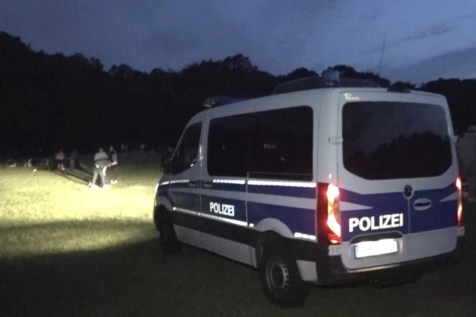 Die Polizei war mit zahlreichen Einsatzkräften im Hamburger Stadtpark vor Ort.