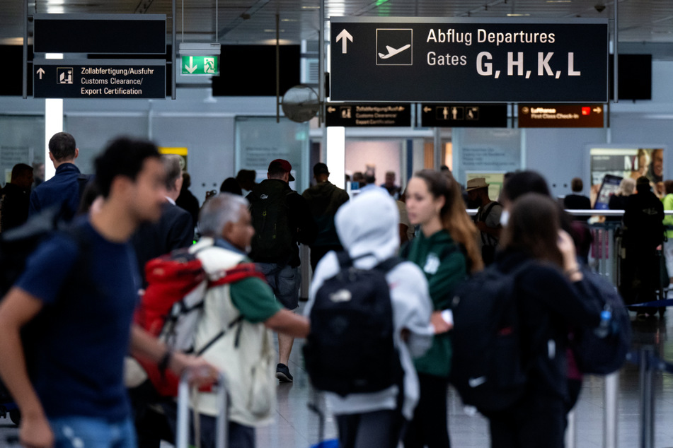 Am Flughafen sollen die Kontrollen für Handgepäck und Passagiere beschleunigt werden.