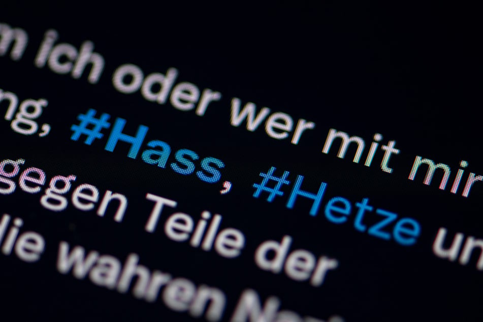 Trotz eines erhöhten Fahnundungsdrucks gegen die Urheber bleiben Hass und Hetze im Internet in Bayern ein großes Problem.