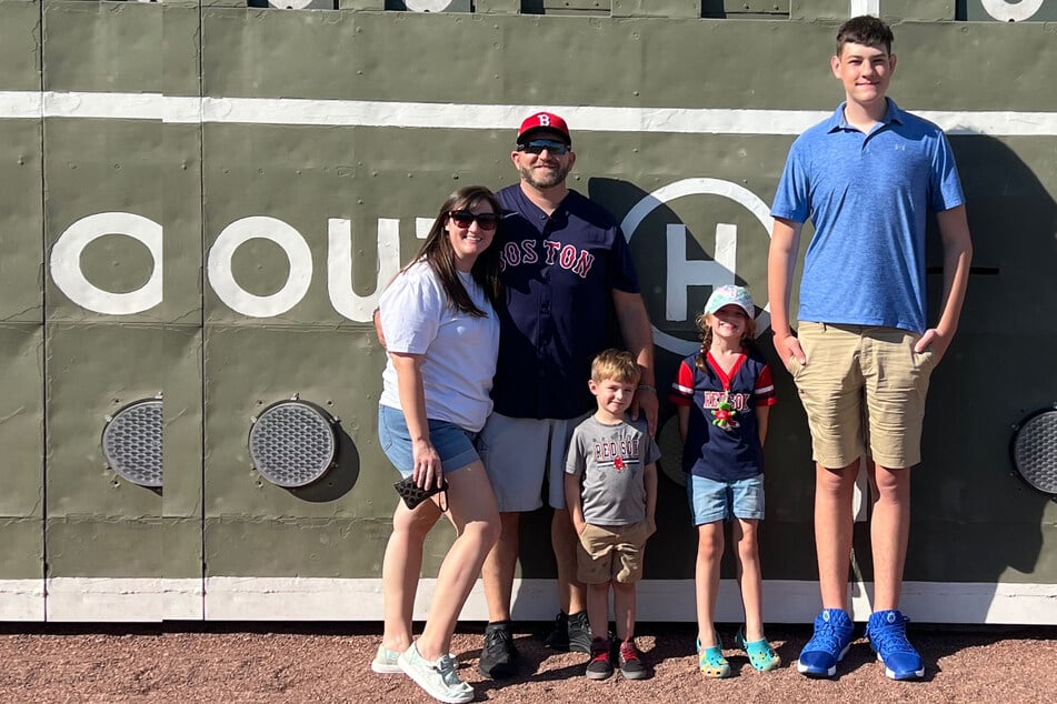 Trastorno hormonal raro: el adolescente ya mide casi 2,20 metros y sigue creciendo.