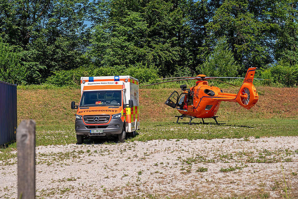 Ein Rettungswagen brachte die Schwerverletzte zu einem Hubschrauber.