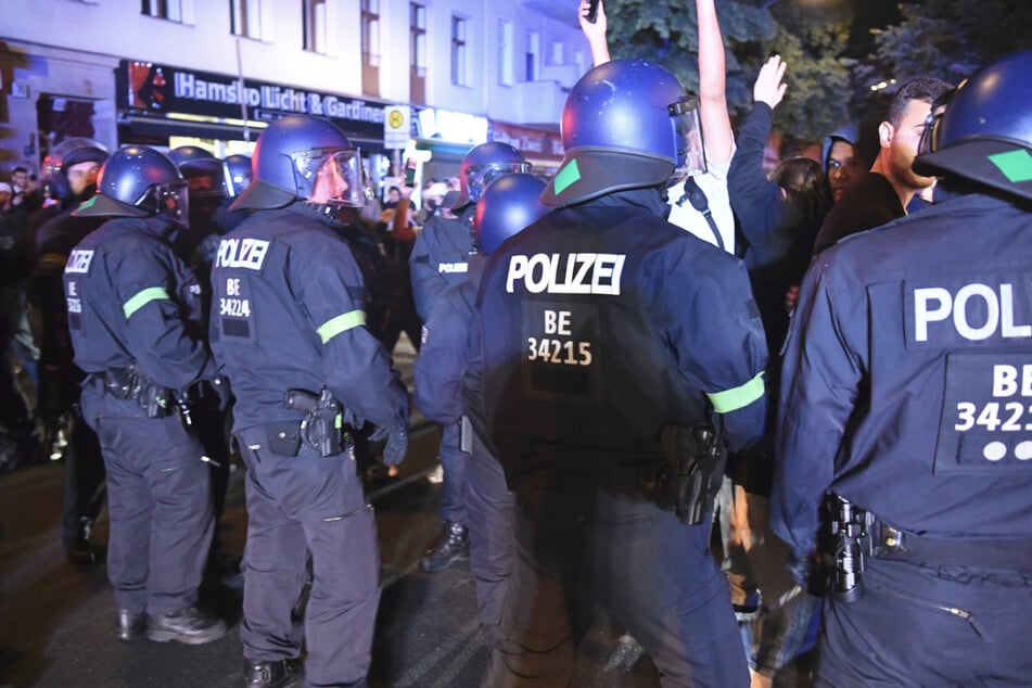 Bei der Demonstration wurden drei Polizisten verletzt.