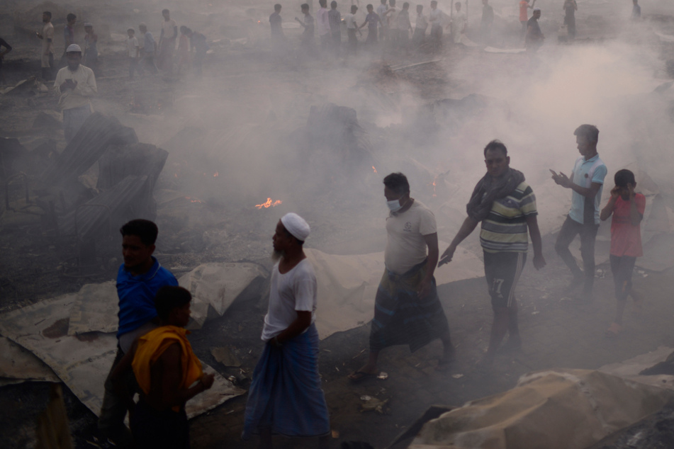 Brand in Flüchtlingslager: Knapp 10.000 Menschen obdachlos