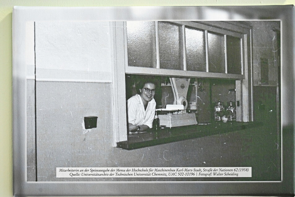 So sah die Speisenausgabe 1958 in der Mensa aus. Das Foto blieb im Archiv der TU erhalten.