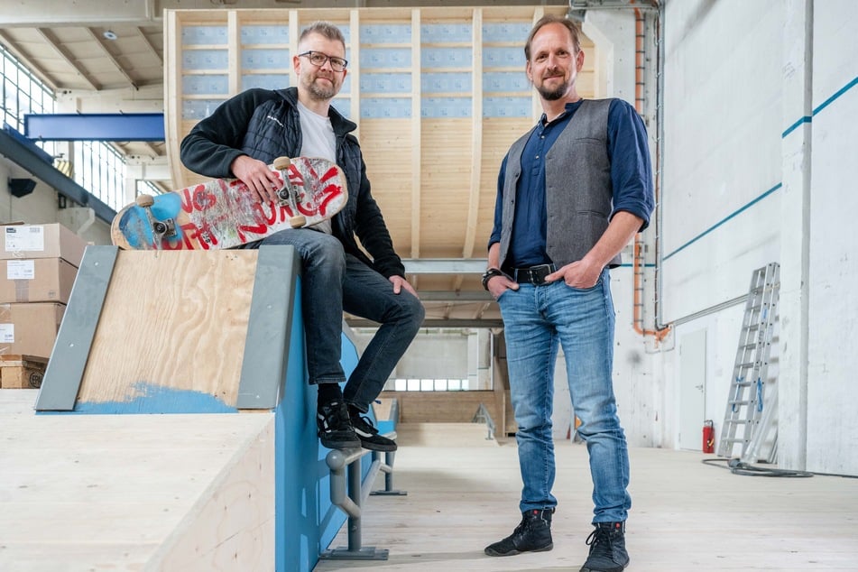 Projektleiter Alex Beck (49, l.) und Schönherr-Geschäftsführer Steve Tietze (48) geben Einblick in den Baufortschritt.