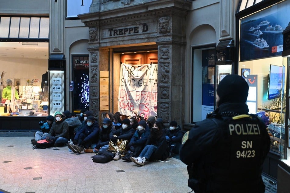 Der Treppenaufgang D zur Geschäftsstelle des CDU-Kreisverbands in der Leipziger Mädlerpassage wurde am Montag blockiert.