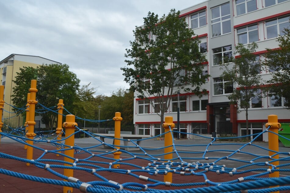 Spaß und sportliche Betätigung verheißt der neue Pausenhof.