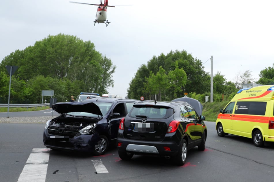 Unfall bei Roßwein: Opel kracht mit voller Wucht gegen Dacia
