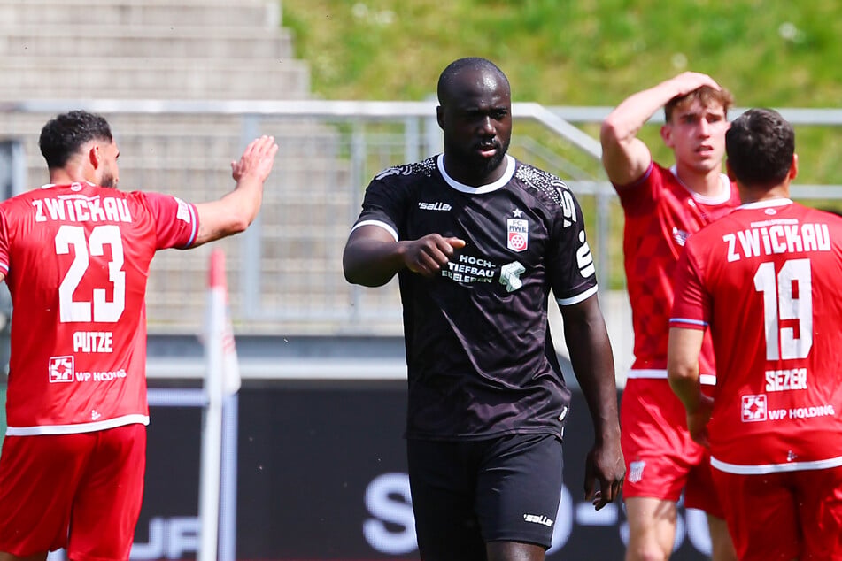 Erfurt-Spieler Raphael Assibey-Mensah (26) wurde von der Zwickauer Gegengerade rassistisch beleidigt.