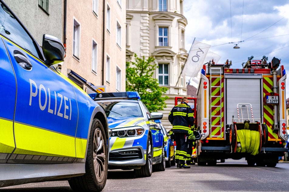 Polizei und Feuerwehr rückten mit einem Großaufgebot an der Wilhelm-Leuschner-Schule in Darmstadt an. (Symbolfoto)