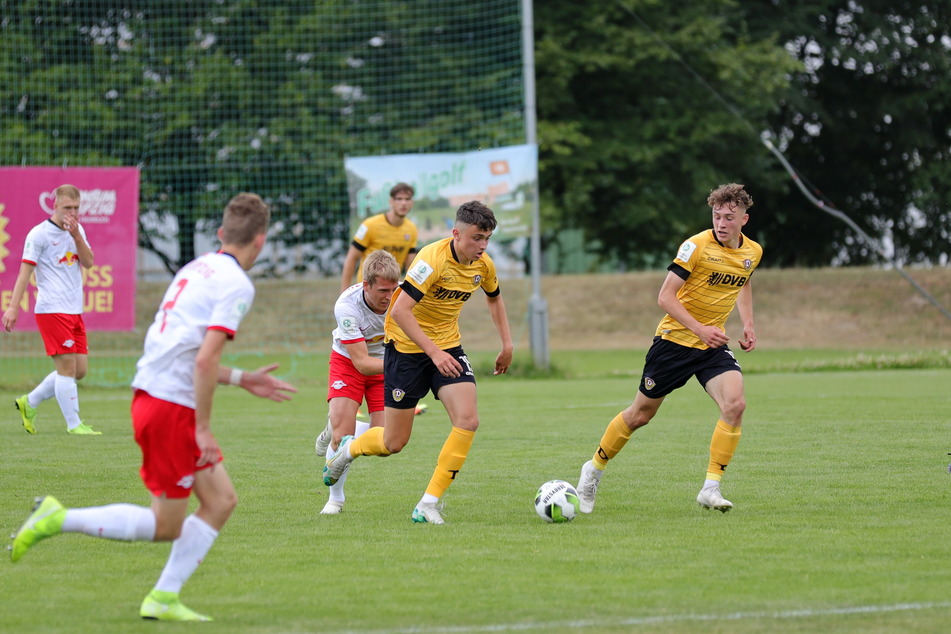 RB Leipzigs Jungbullen ließen Dynamo Dresden beim 4:0-Sieg keine Chance.