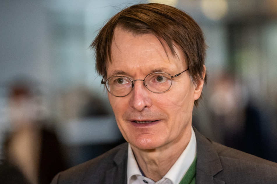 SPD-Gesundheitsexperte Karl Lauterbach (58, SPD) lehnt eine Impflicht ab.
