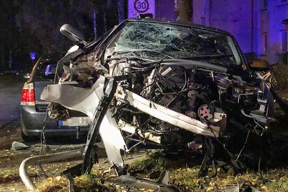 Im Münchner Stadtteil Bogenhausen ist es am frühen Sonntagmorgen zu einem Unfall gekommen. Ein Mann (22) wurde mittelschwer verletzt.
