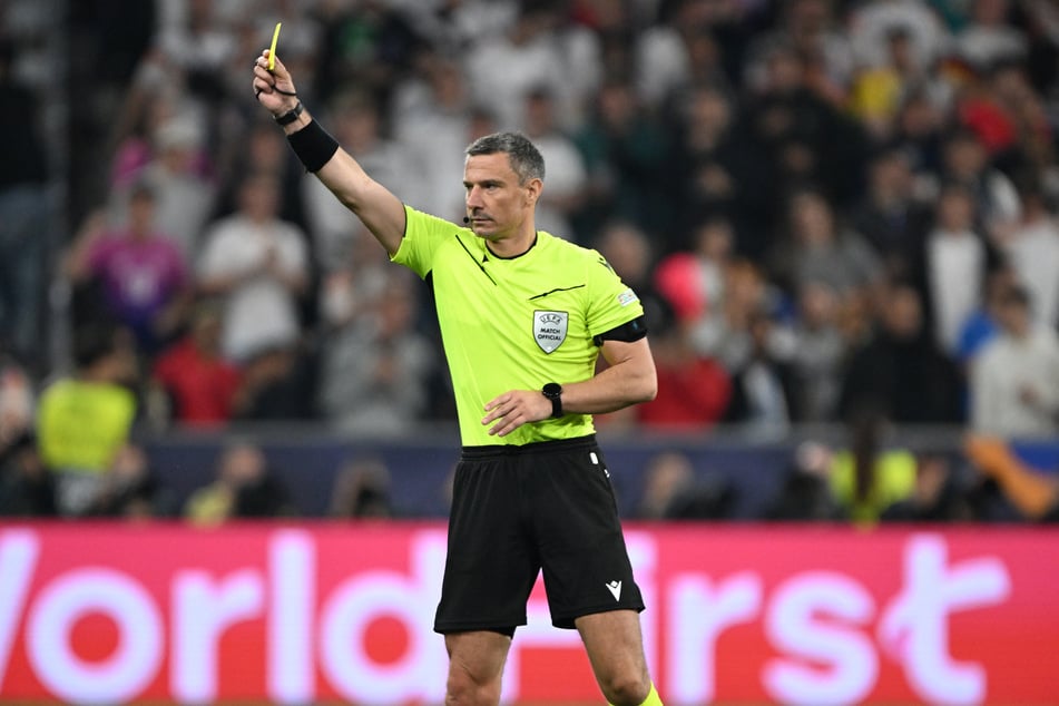 Slavko Vincic ist heute als Haupt-Schiri an der Pfeife.