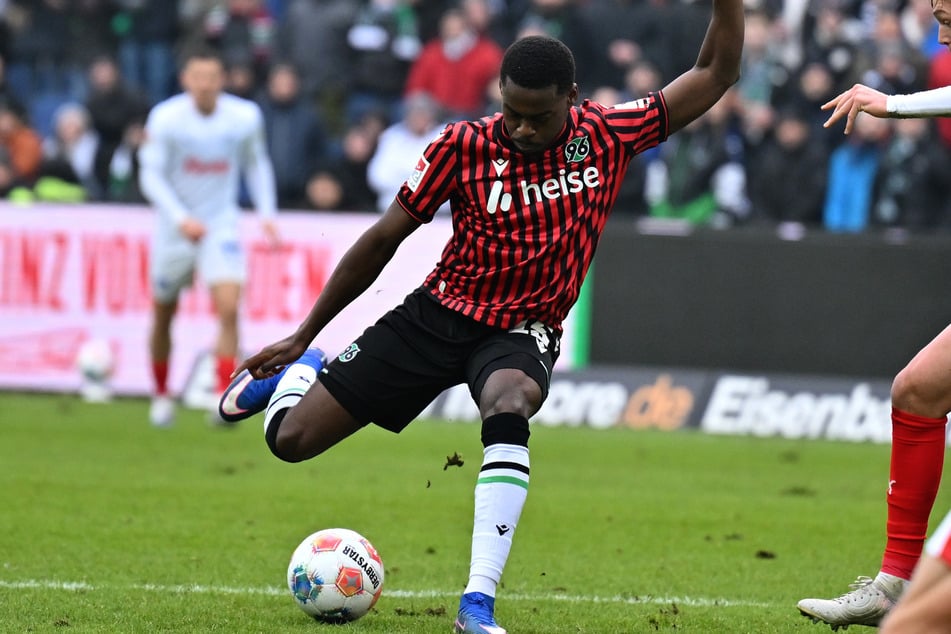 In der abgelaufenen Spielzeit schaffte Noel Aseko (20) bei Hannover 96 den großen Durchbruch.