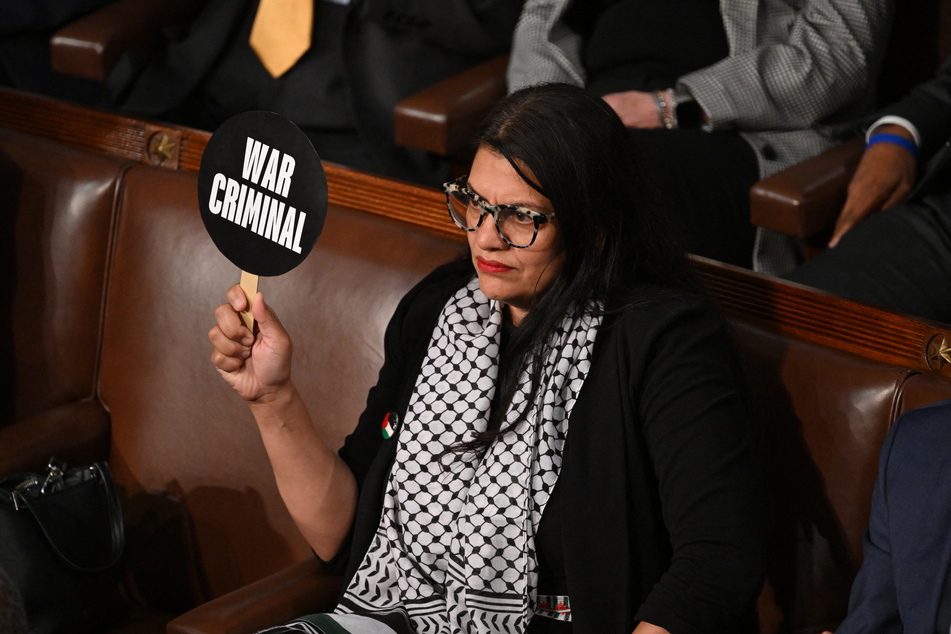 Abgesehen von den Demonstranten außerhalb des US-Kapitols protestierte die US-Abgeordnete Rashida Tlaib (48), Demokratin aus Michigan, auch während Netanjahus Rede im Saal.